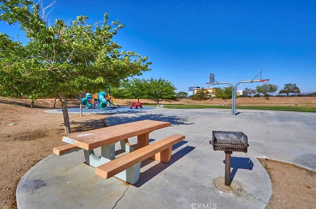 9385 Sapphire Ave, Hesperia CA  92344-4682 exterior