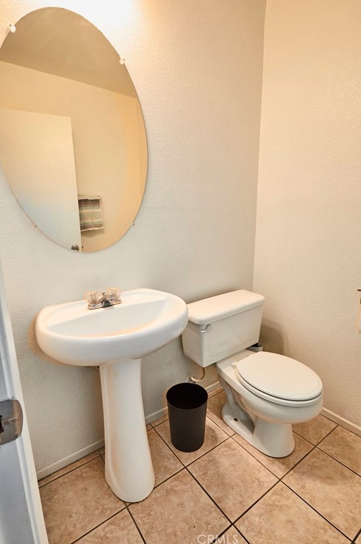 9385 Sapphire Ave, Hesperia CA  92344-4682 exterior