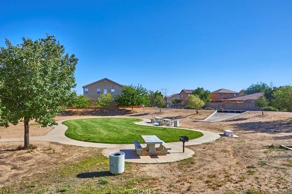 9385 Sapphire Ave, Hesperia CA  92344-4682 exterior