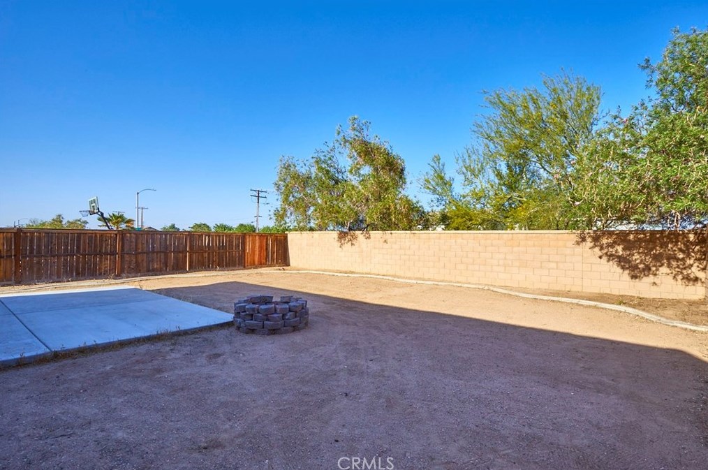 9385 Sapphire Ave, Hesperia CA  92344-4682 exterior