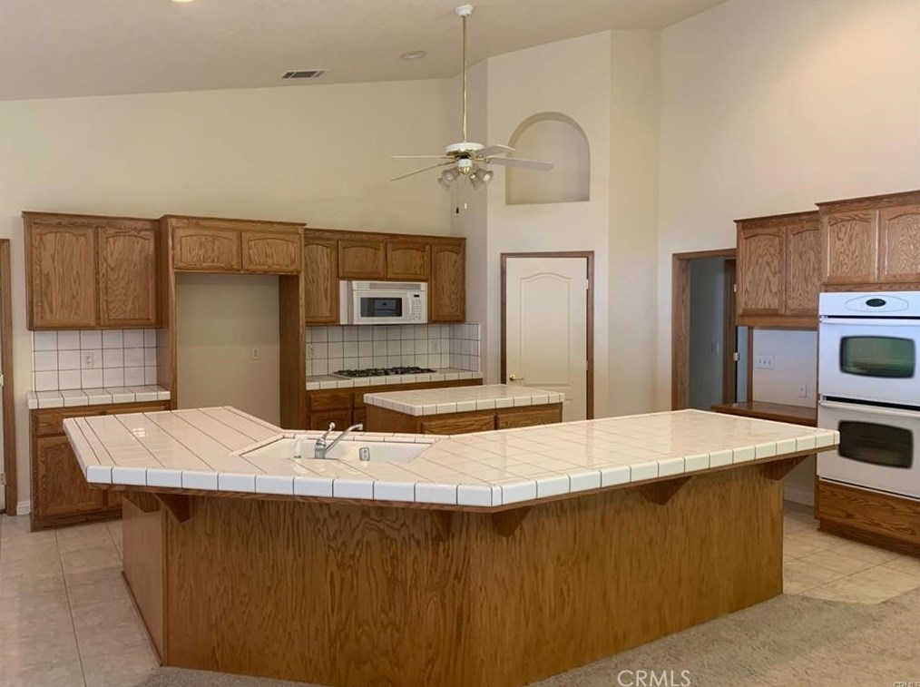 13720 Olema Rd, Apple Valley, CA 92307-4411