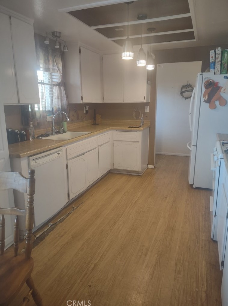 21395 Nowata Rd, Apple Valley, CA 92308-7284