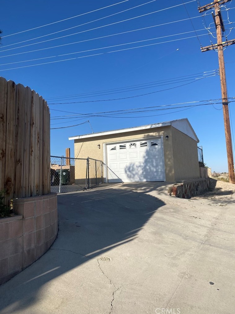 550 Lillian Dr, Barstow, CA 92311