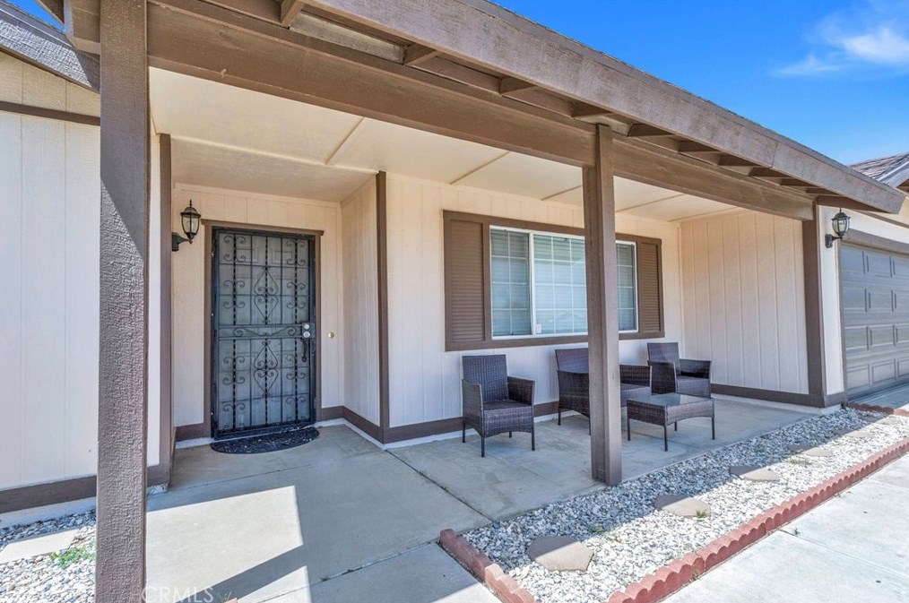 11180 Mohawk Rd, Apple Valley, CA 92308-9400