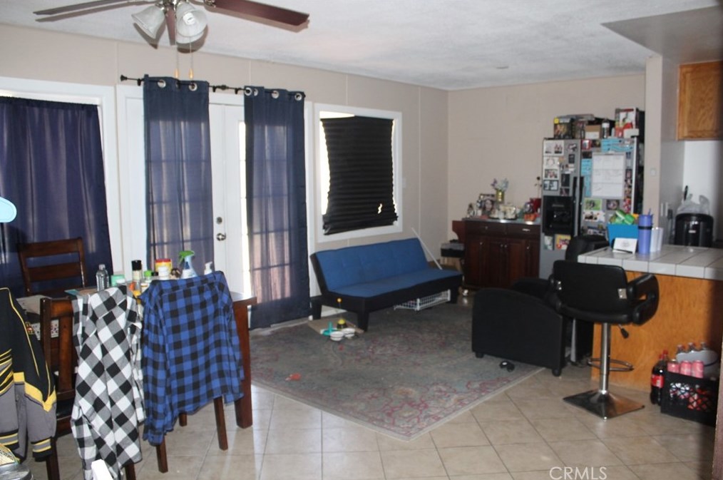 45548 5th St, Lancaster CA  93535-2025 exterior