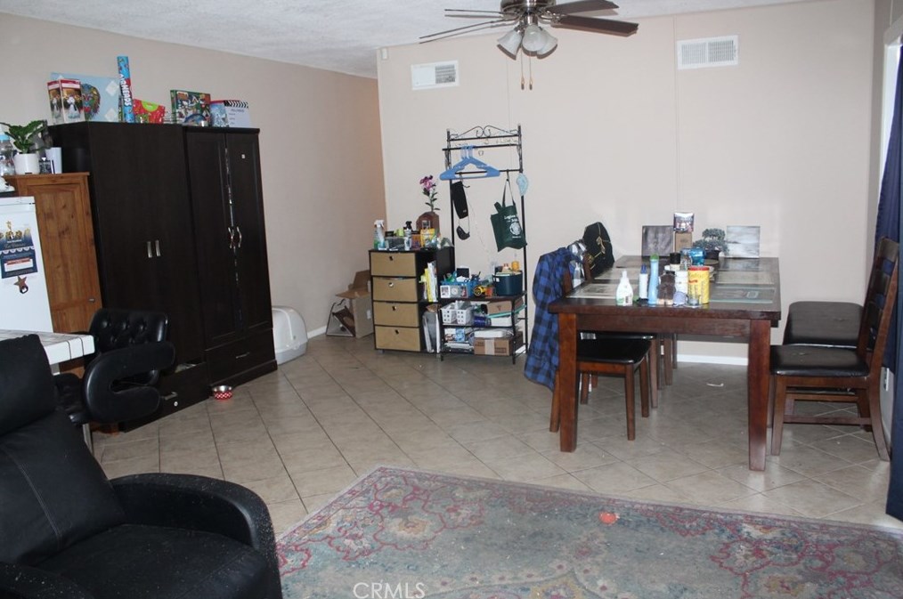 45548 5th St, Lancaster CA  93535-2025 exterior