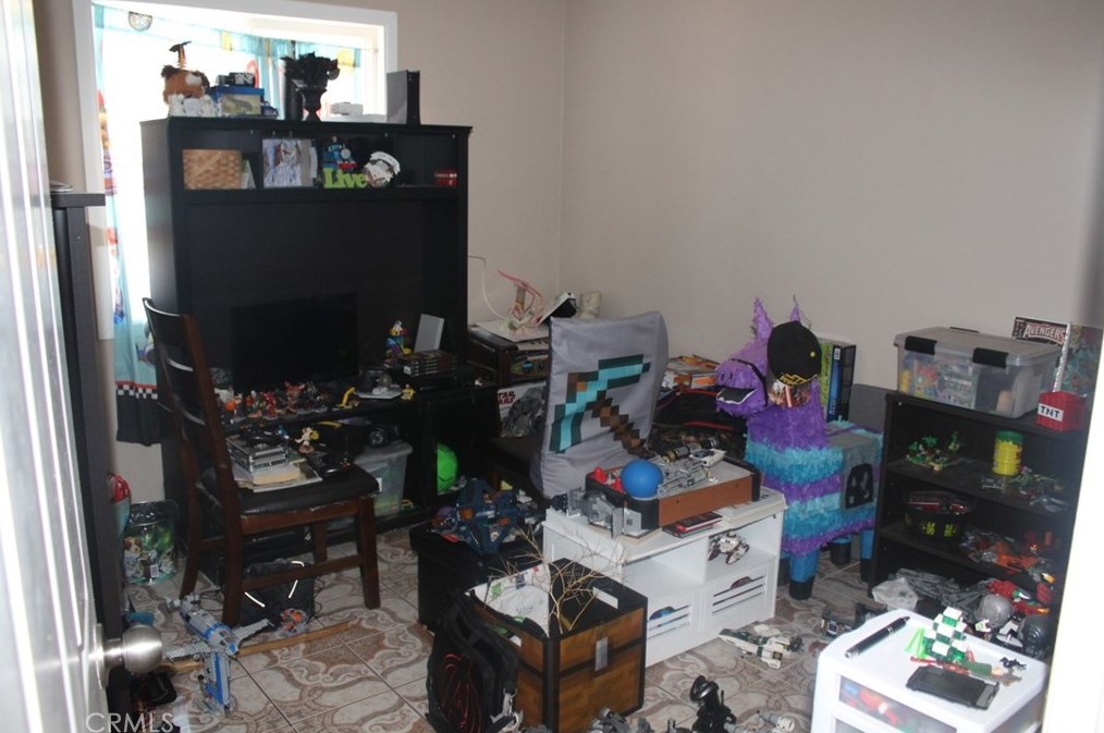 45548 5th St, Lancaster CA  93535-2025 exterior