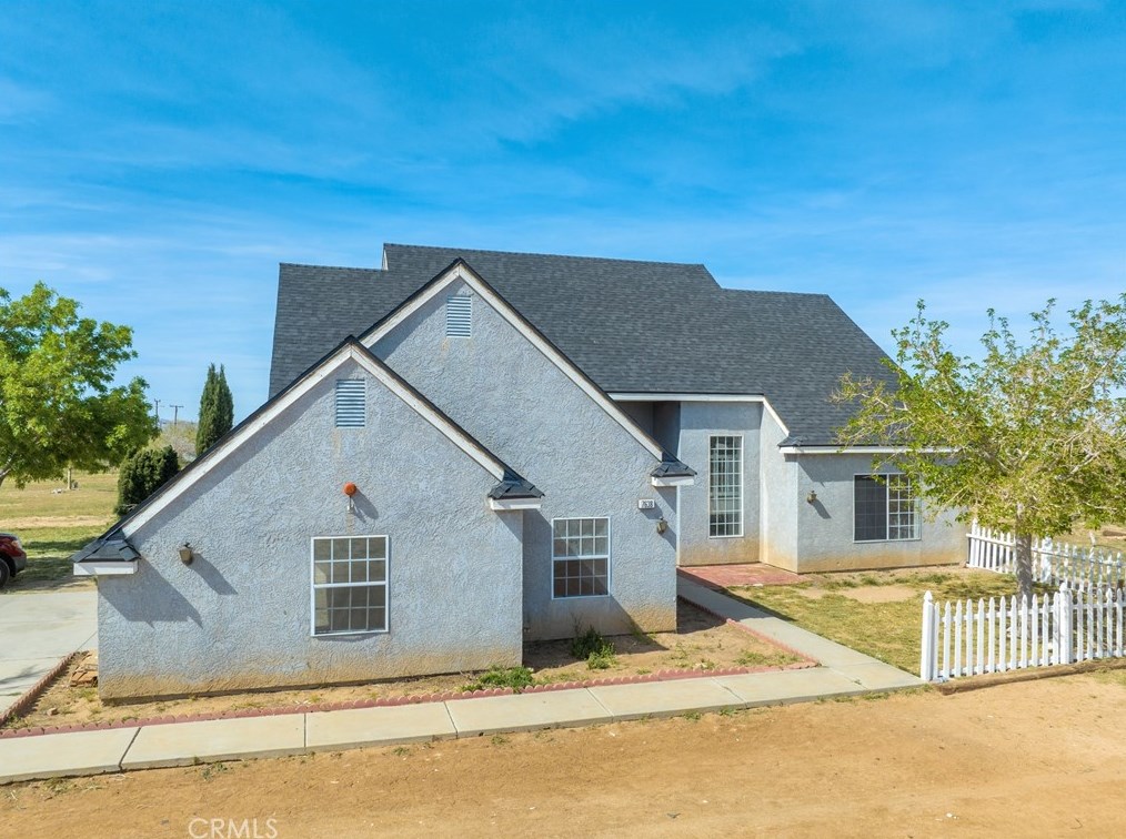 7638 Salerno Rd, Phelan, CA 92371-9746