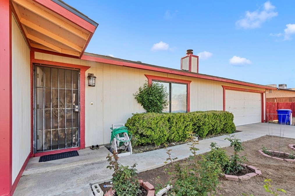 12845 Standing Bear Rd, Apple Valley, CA 92308-4723
