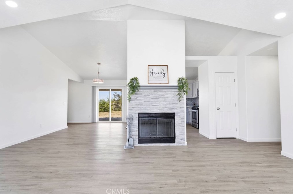 8951 Grapefruit Ave, Hesperia CA  92345-6514 exterior