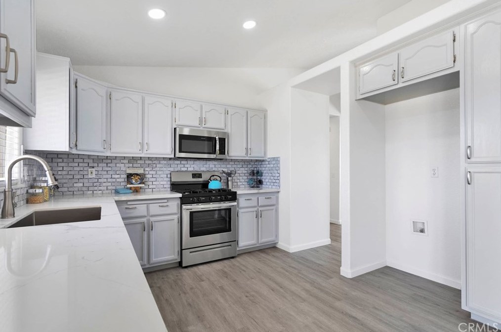 8951 Grapefruit Ave, Hesperia CA  92345-6514 exterior