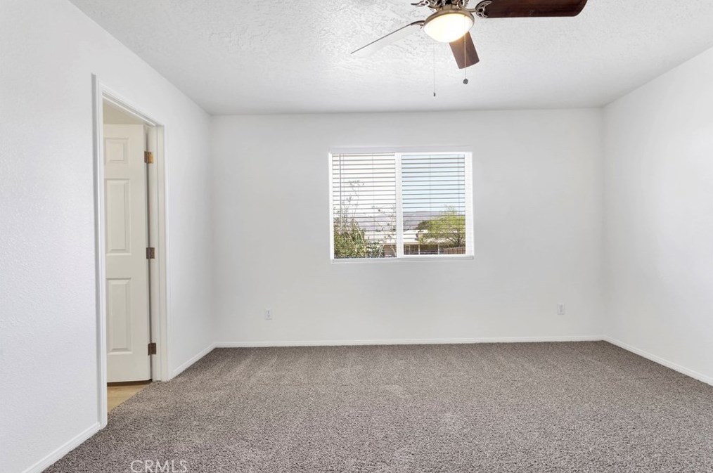 8951 Grapefruit Ave, Hesperia CA  92345-6514 exterior