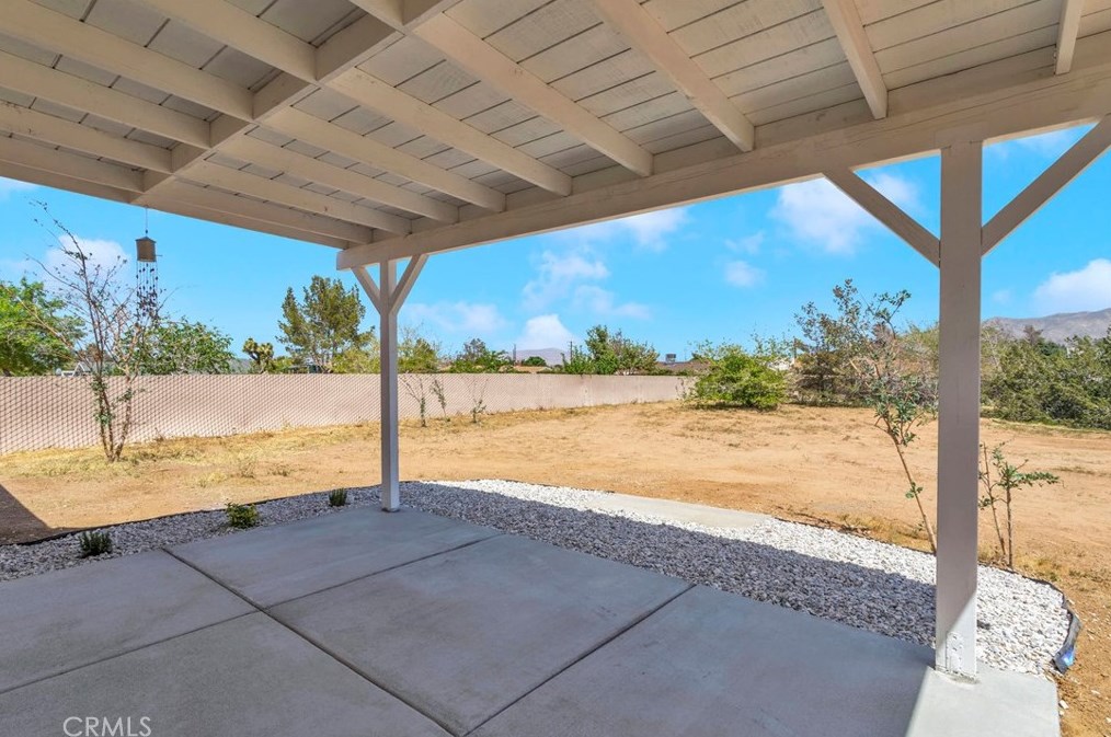 8951 Grapefruit Ave, Hesperia CA  92345-6514 exterior