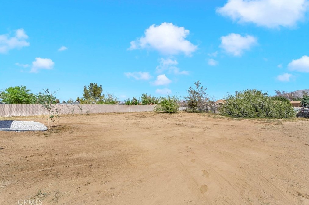 8951 Grapefruit Ave, Hesperia CA  92345-6514 exterior