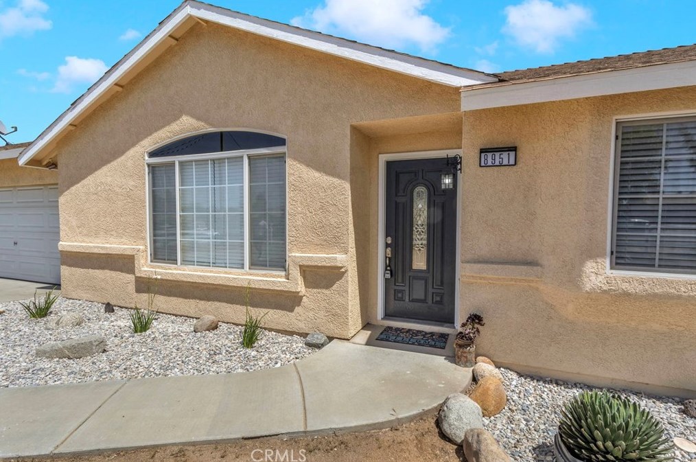 8951 Grapefruit Ave, Hesperia CA  92345-6514 exterior