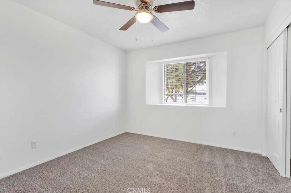 8951 Grapefruit Ave, Hesperia CA  92345-6514 exterior