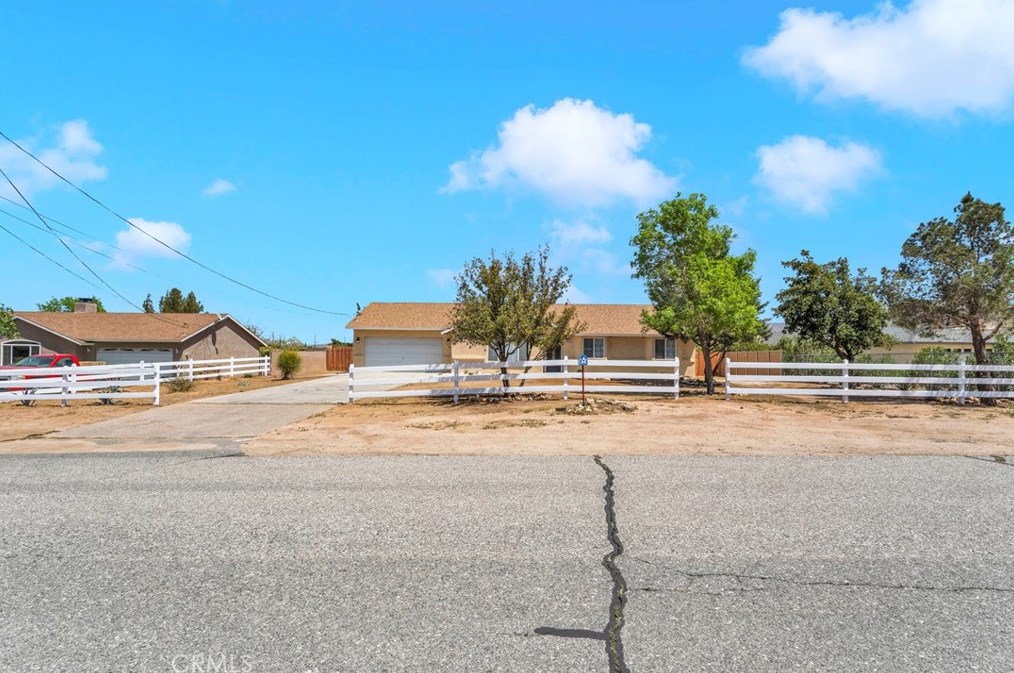 8951 Grapefruit Ave, Hesperia, CA 92345