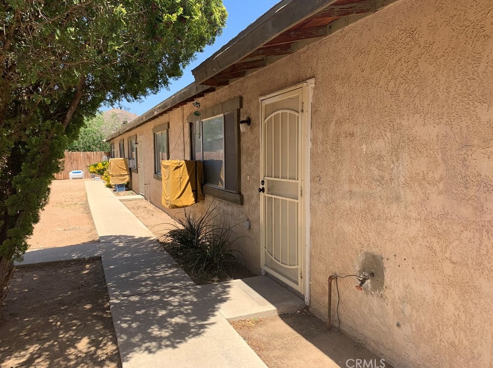 15466 Kiamichi Rd, Apple Valley, CA 92307-6154