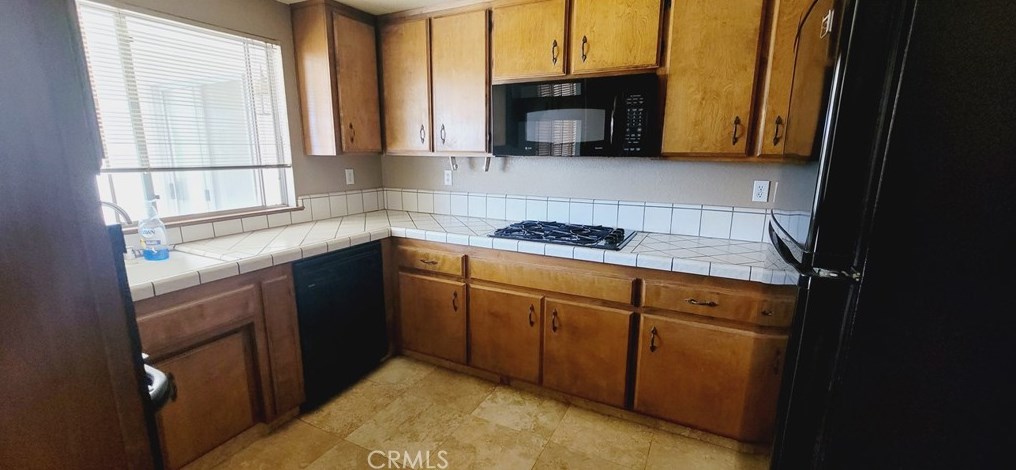 9233 La Grange Ave, Hesperia CA  92345-6452 exterior