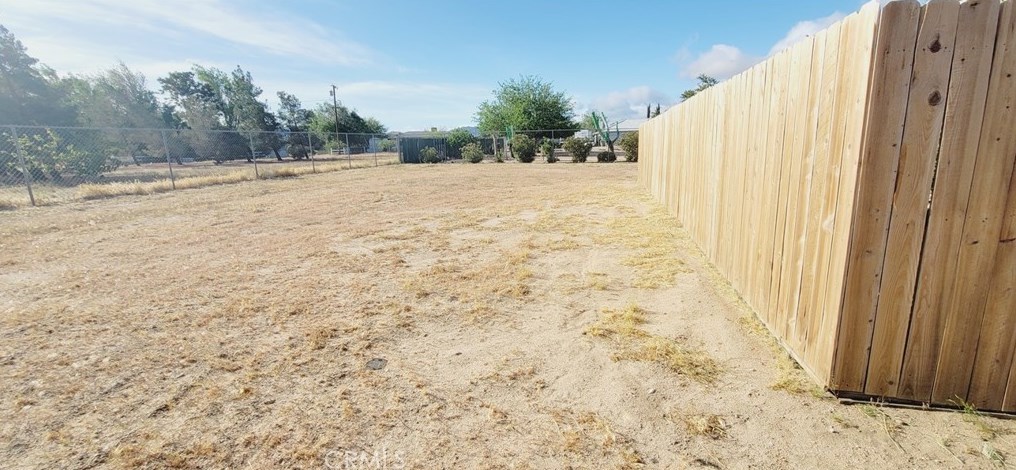 9233 La Grange Ave, Hesperia CA  92345-6452 exterior