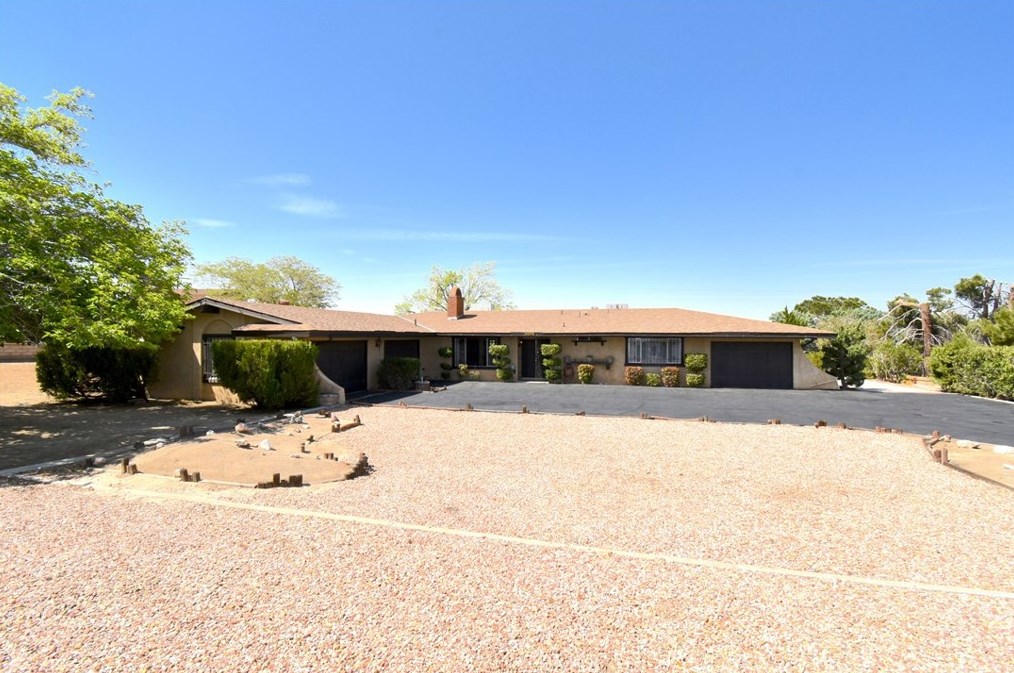 14670 Kokomo Rd, Apple Valley, CA 92307-5126
