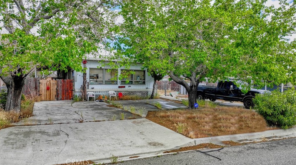 19000 Hinton St, Hesperia, CA 92345-6742