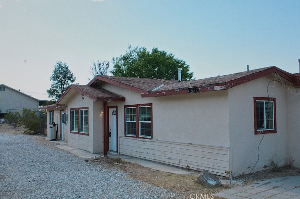 32566 Sapphire Rd, Lucerne Valley, CA 92356-8617