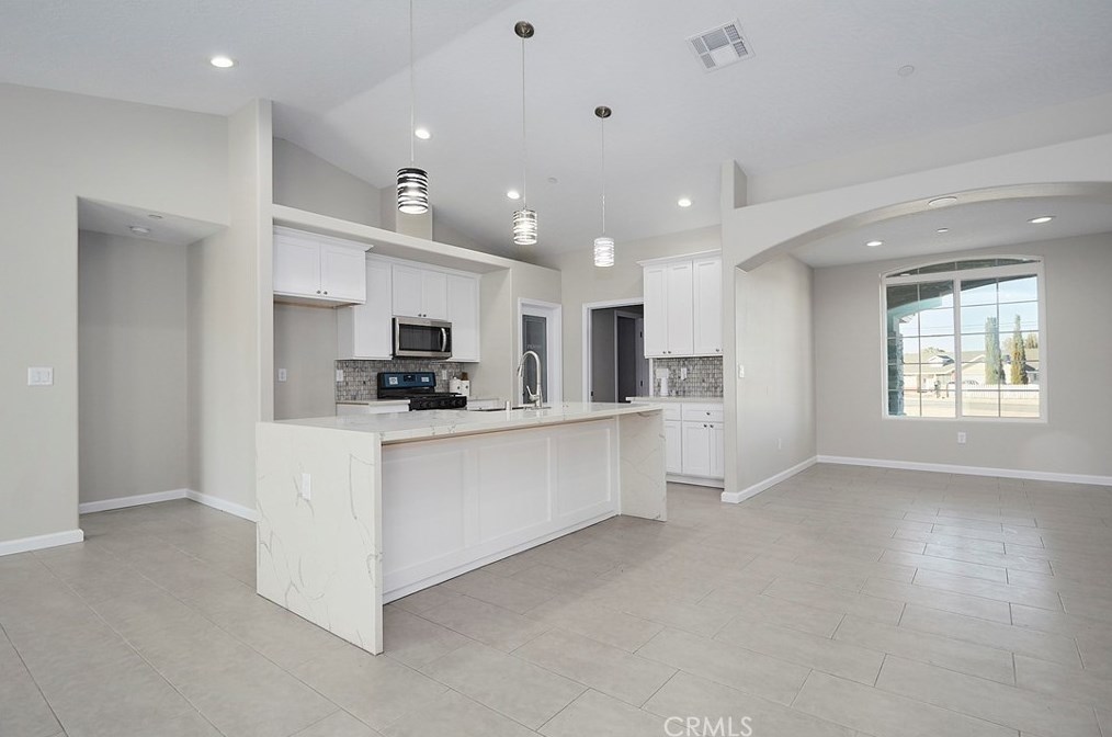 10597 Cottonwood Ave, Hesperia, CA 92345