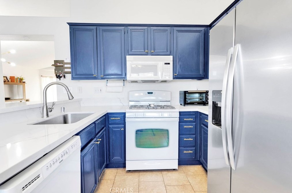 8929 Concord Ct, Hesperia CA  92344-8276 exterior