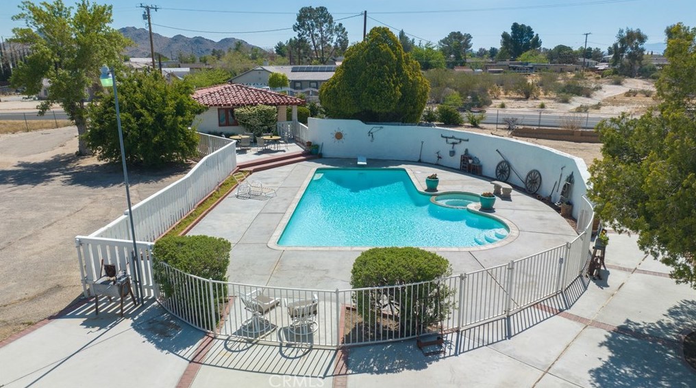 15617 Mondamon Rd, Apple Valley, CA 92307-4515