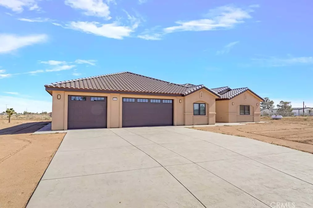 9430 Sunset Rd, Phelan, CA 92371