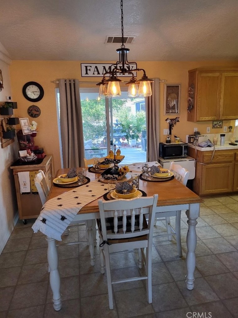 20950 Wren St, Apple Valley, CA 92308-9411