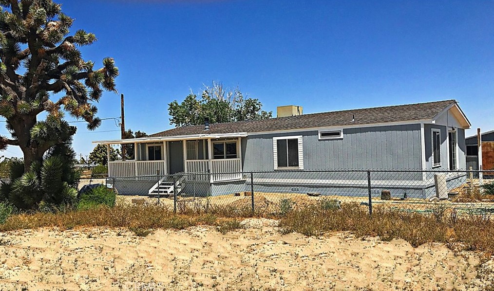12515 Hacienda Rd, Phelan, CA 92371