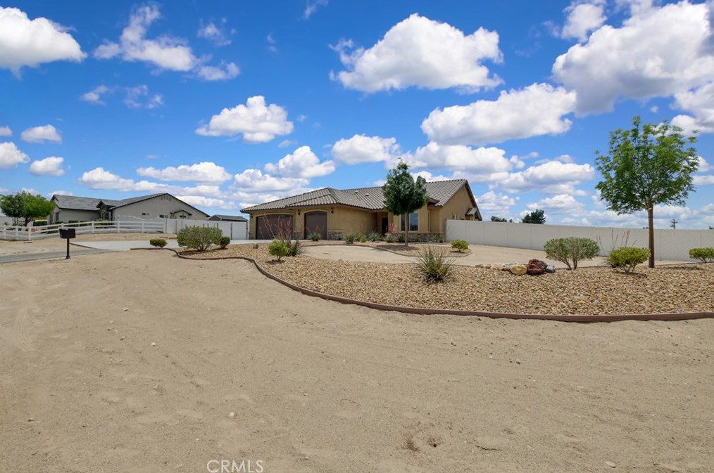 18855 Otomian Rd, Apple Valley, CA 92307-4664