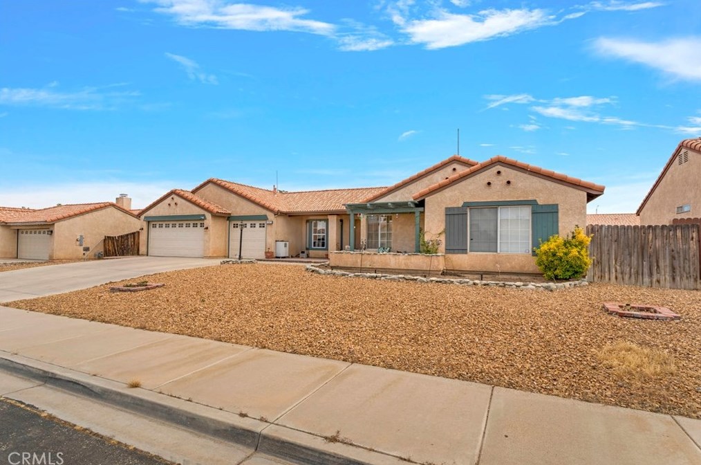 13475 Golden Sand Ave, Victorville, CA 92392