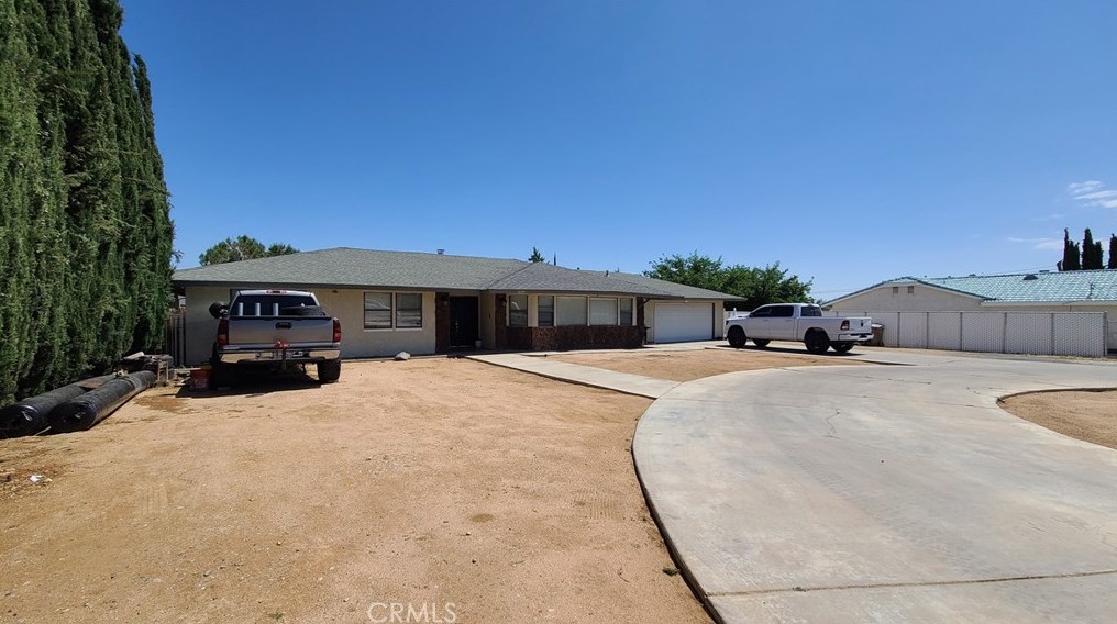 17640 Walnut St, Hesperia CA  92345-6211 exterior