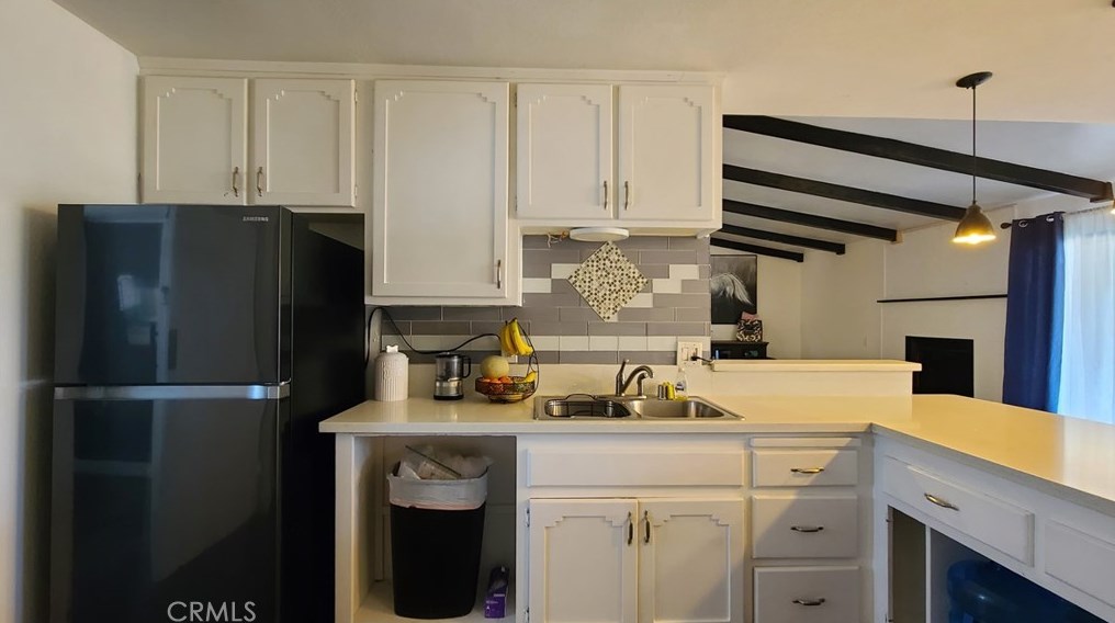 17640 Walnut St, Hesperia CA  92345-6211 exterior