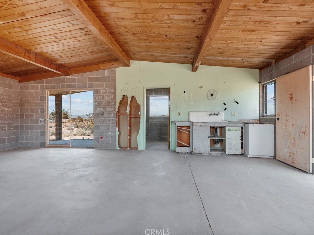 9589 Chickasaw Rd, Lucerne Valley, CA 92356