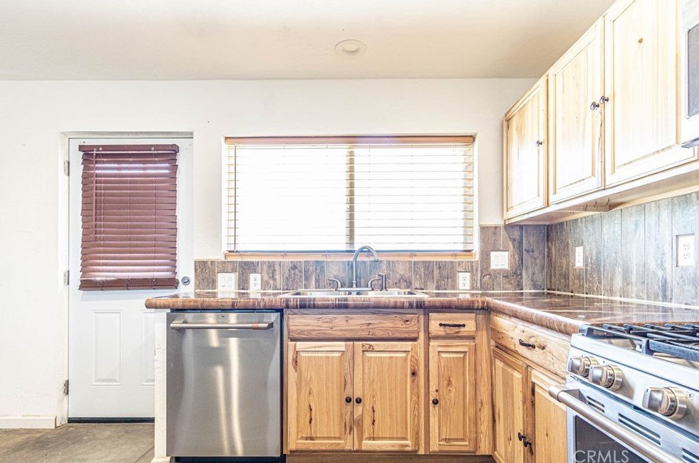 36061 Sage St, Lucerne Valley CA  92356-7730 exterior