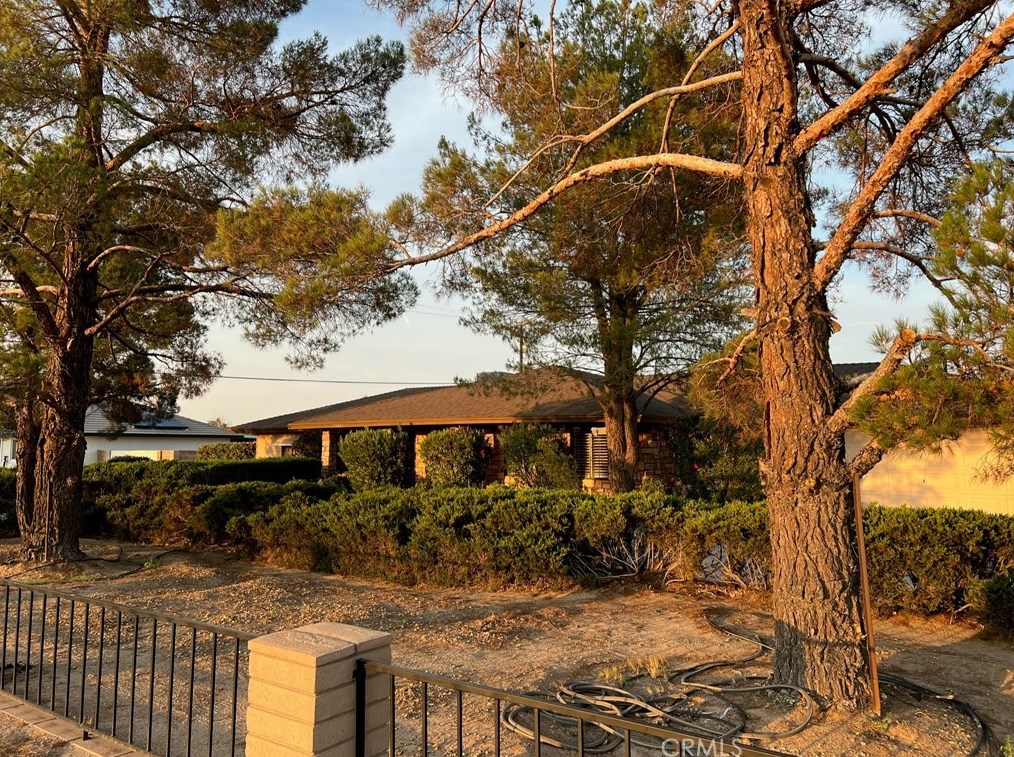13889 Rincon Rd, Apple Valley, CA 92307-5650