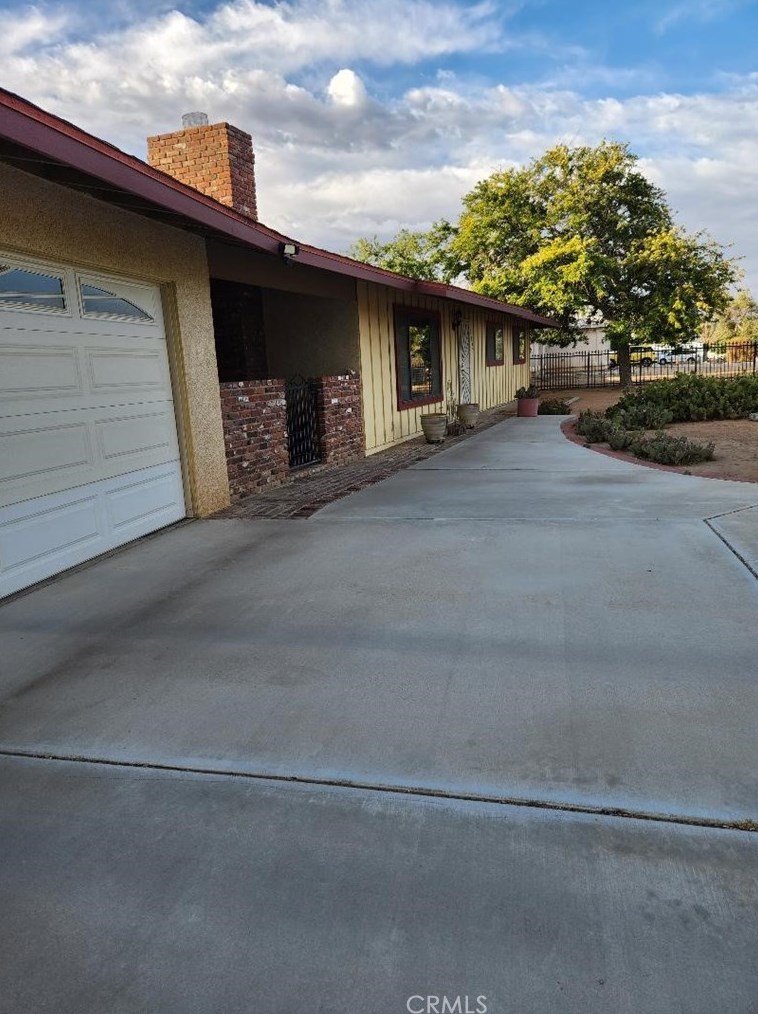 14154 Lakota Rd, Apple Valley, CA 92307-3928