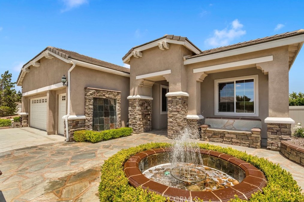 11057 Phoenix Rd, Apple Valley, CA 92308-3697