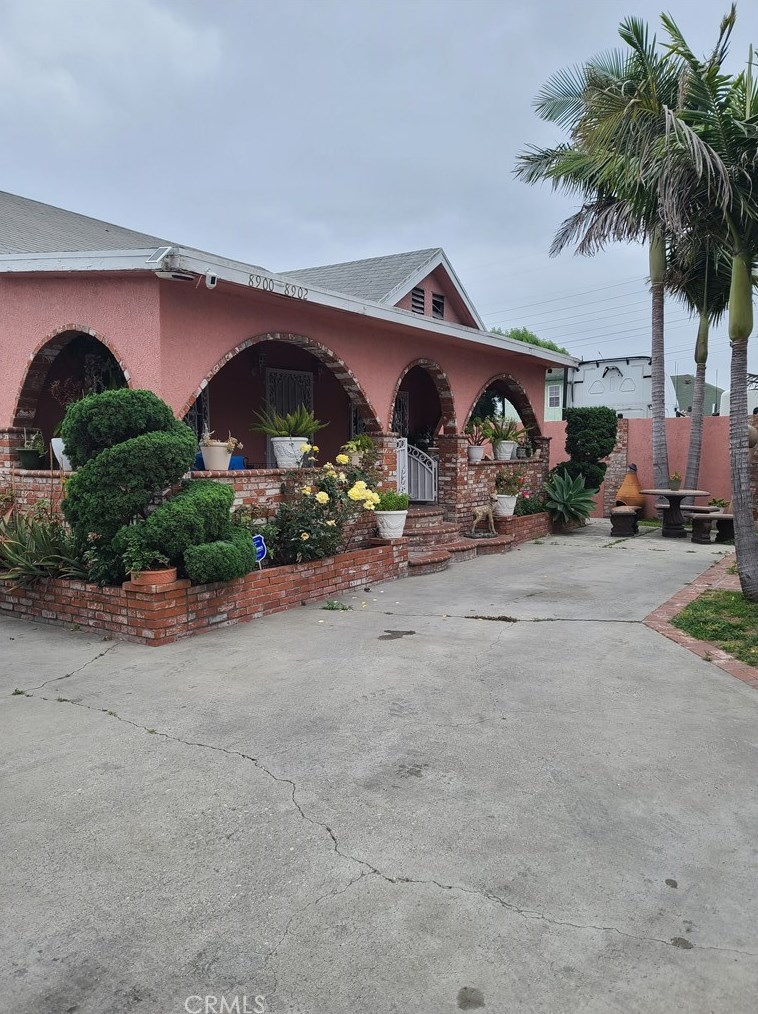 8900 Graham Ave, Los Angeles CA  90002-1434 exterior