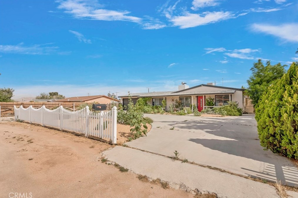 21937 Dotame Ave, Apple Valley, CA 92307-7334