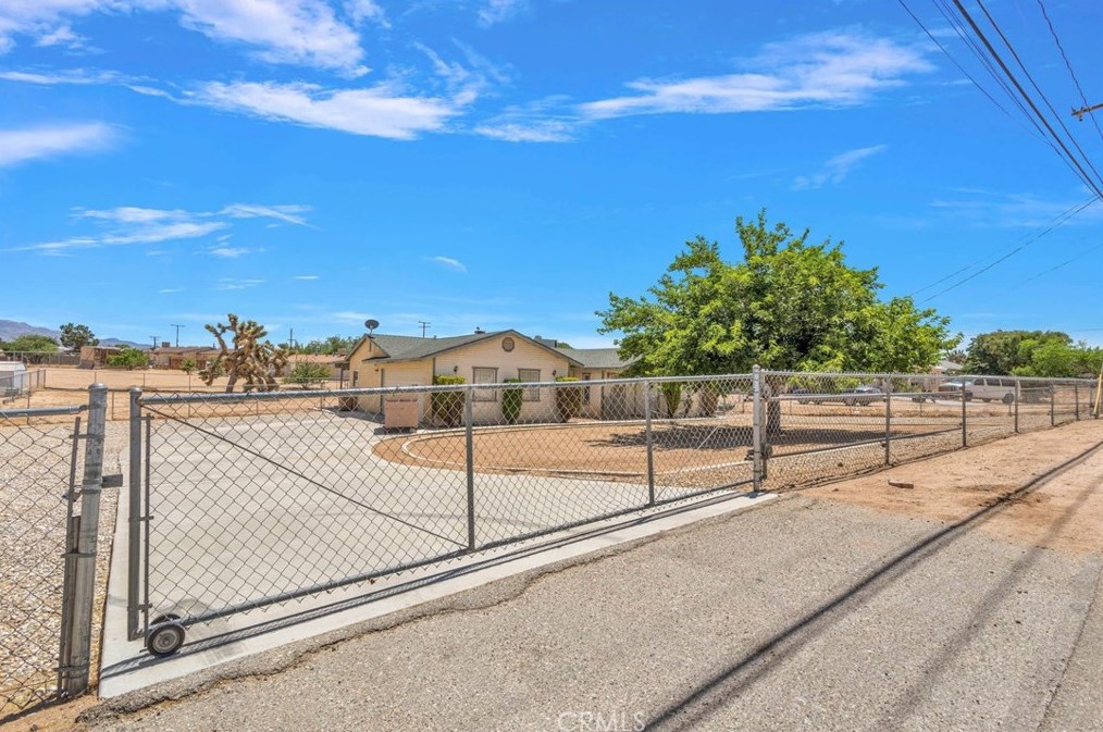 18829 Willow St, Hesperia, CA 92345