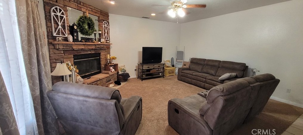 16771 Crockett Ave, Hesperia CA  92345-8818 exterior
