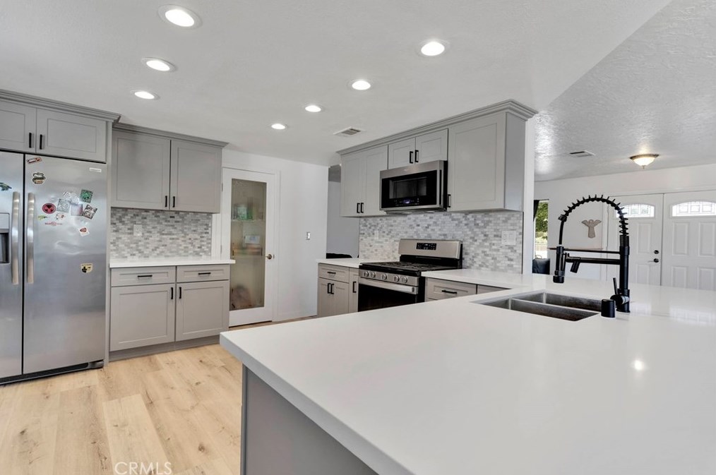 7518 Langdon Ave, Hesperia, CA 92345