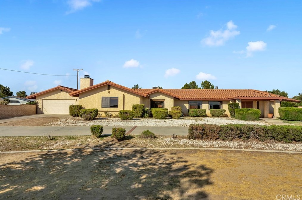 14365 Riverside Dr, Apple Valley, CA 92307-5368