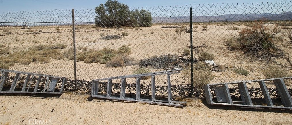 47879 Silver Valley Rd, Newberry Springs CA  92365-9114 exterior