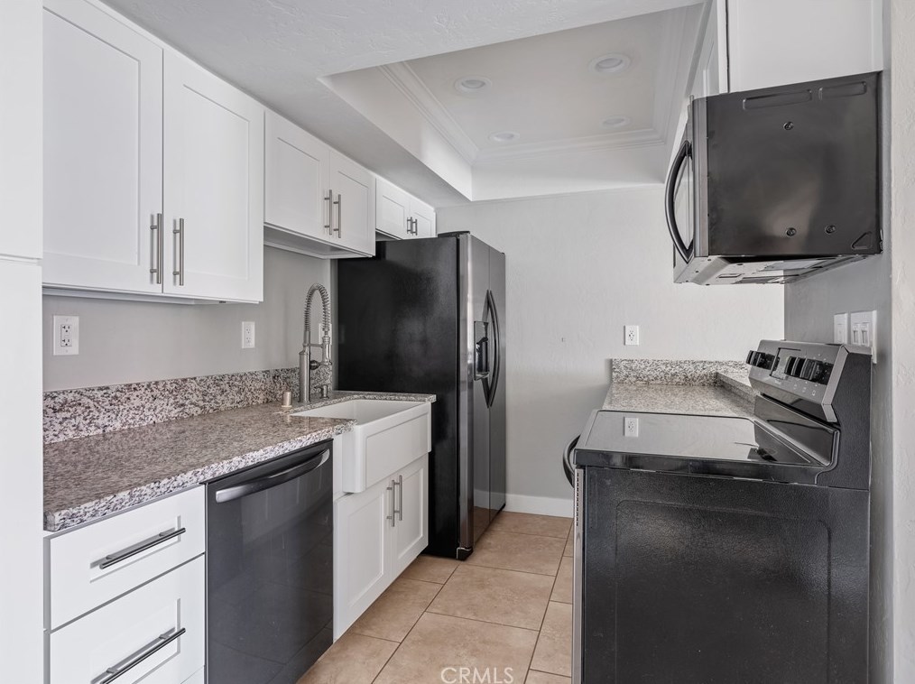 19246 Cottonwood Dr, Apple Valley, CA 92308-8922